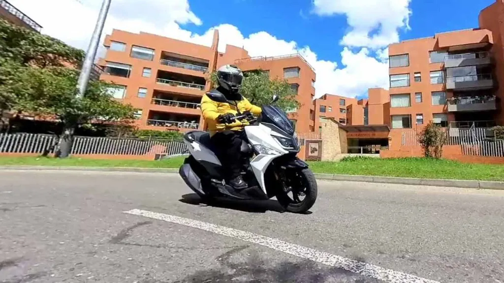 OJO-AKT-SYM-Jet14-Dura-pelea-con-Yamaha-NMax-y-Honda-PCX-La-mejor