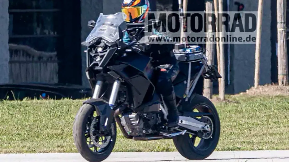 KTM-1390-SMT-Una-supermoto-de-190-Hp-Pilas-Ducati-y-BMW-la-austriaca-llega-Ready-to-Race