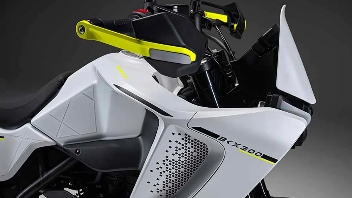 Lanzamiento-BKX-300-Una-Trail-y-una-Supermoto-con-ADN-italiano-Abren-los-ojos-las-japonesas-y-las-europeas