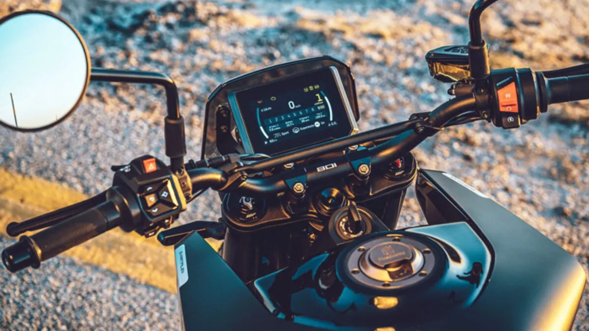 2024-Husqvarna-Svartpilen-801-3