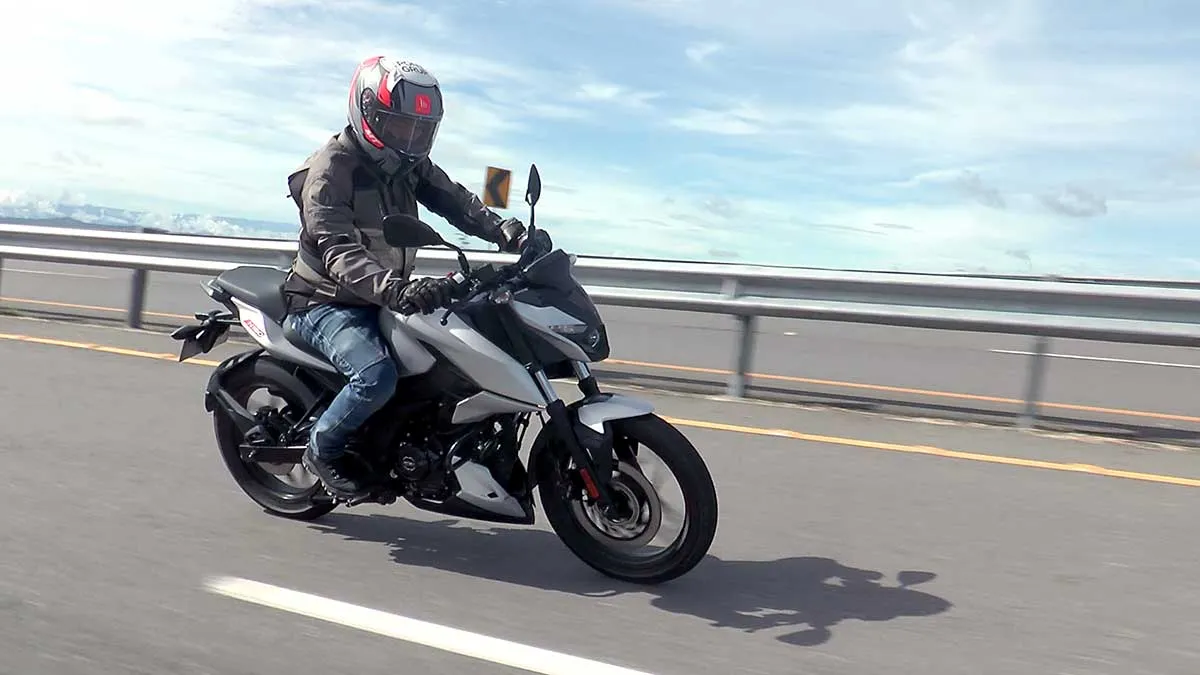 Bajaj Pulsar N160. ¿Por qué es mejor que la Yamaha MT15?